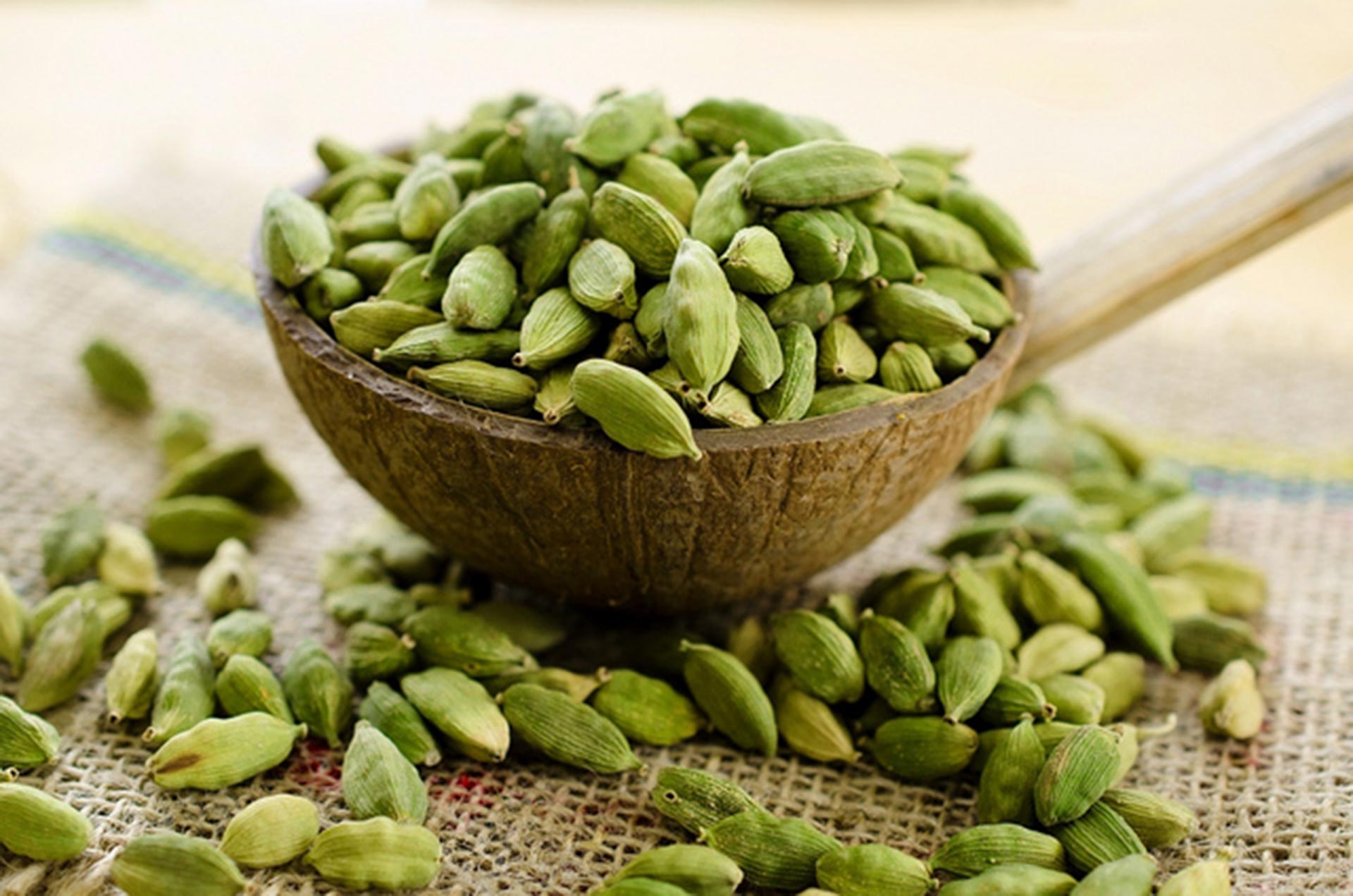 تفسير إعطاء الهيل في المنام